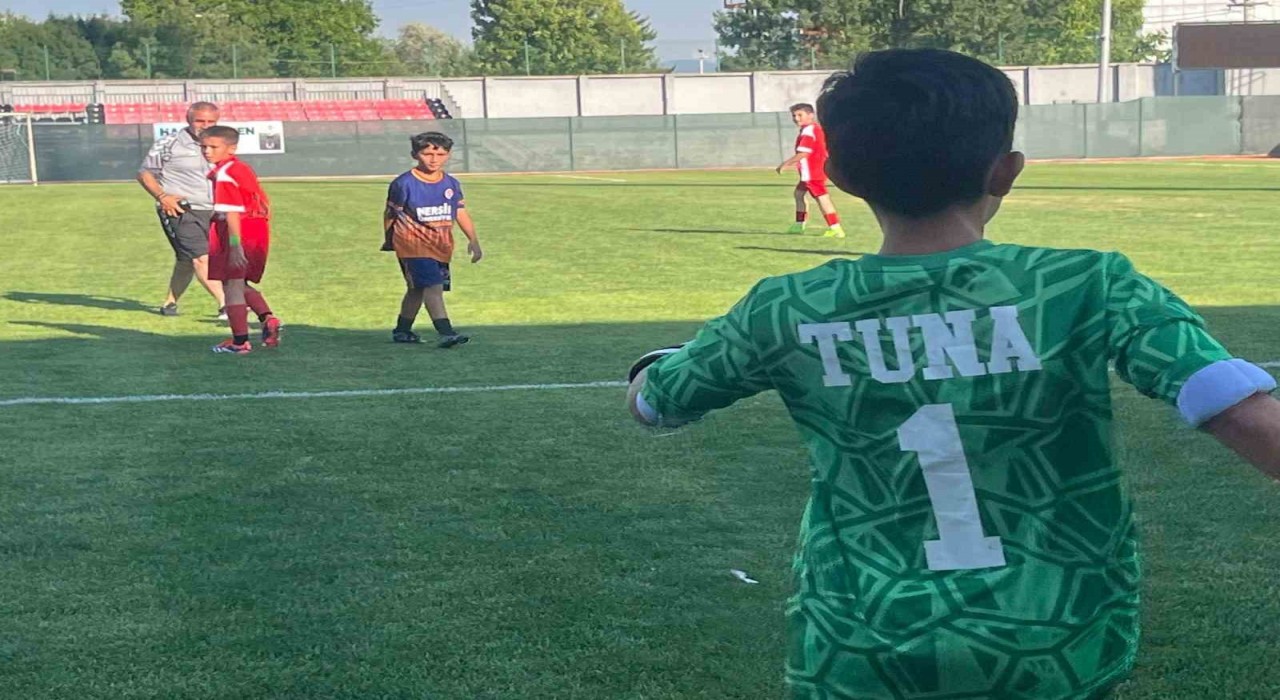 Tavşanlıda Erdemspor Junior cup futbol şöleni büyük ilgi gördü