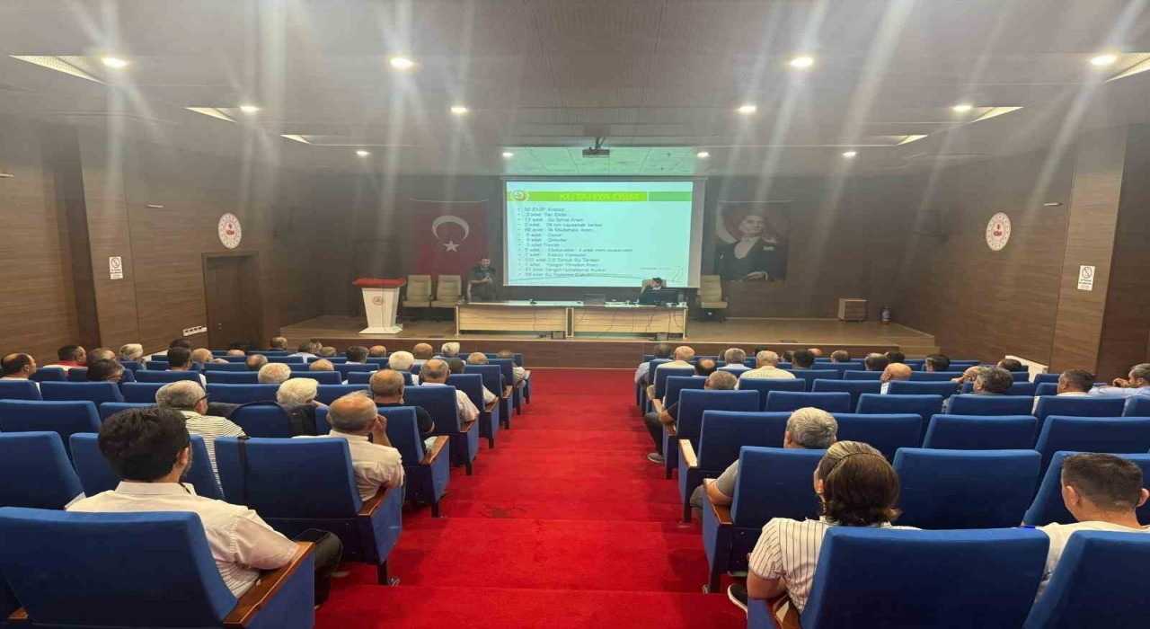 Tavşanlıda muhtarlara ve biçerdöver sahiplerine yangınla mücadele eğitimi