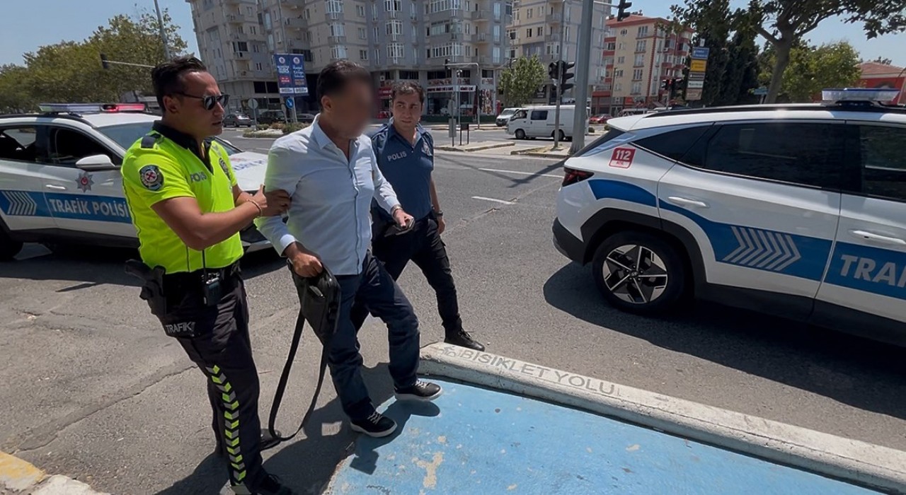 Tekirdağda arabasıyla kaldırımda iki kişiye çarpan alkollü doktor tutuklandı