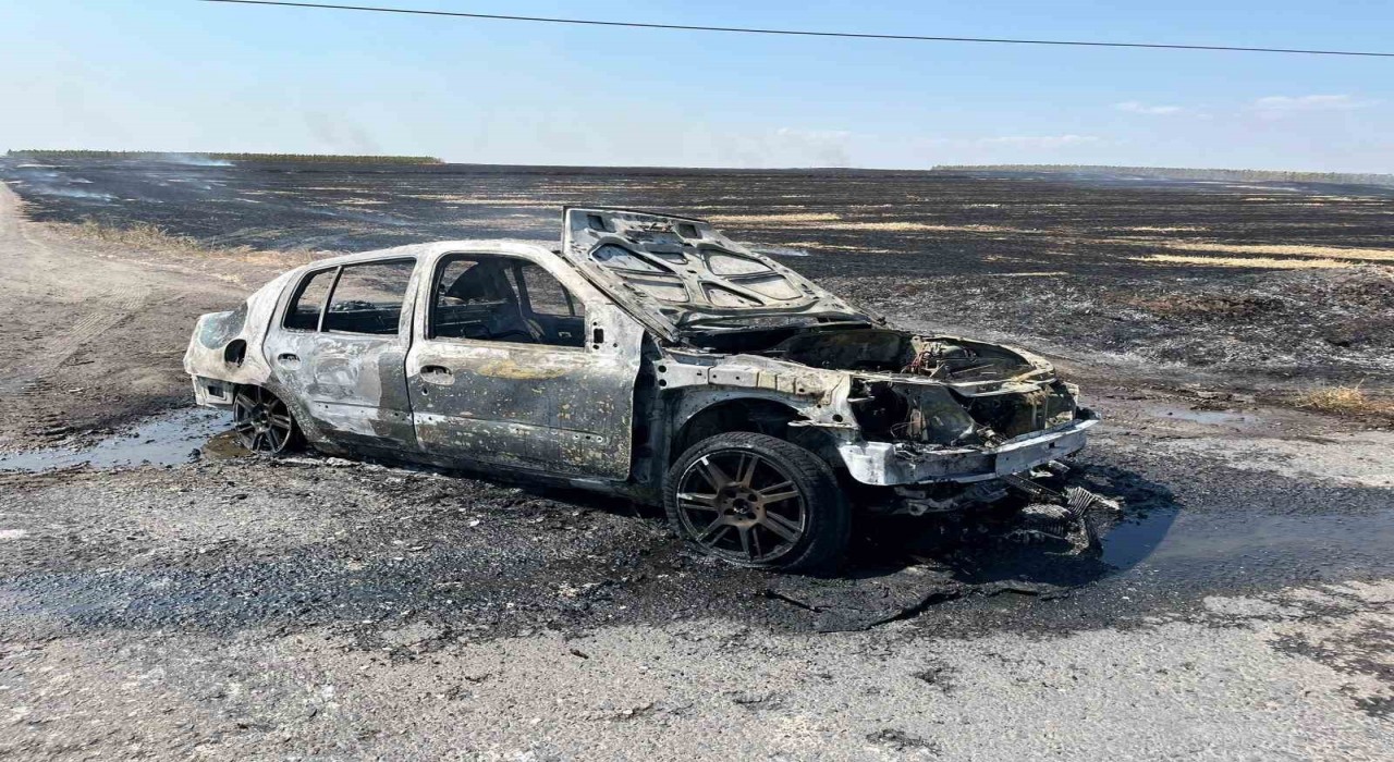 Tekirdağda seyir halindeki otomobil çıkan yangında hurdaya döndü