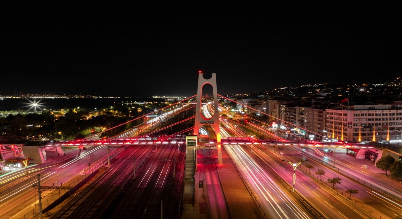 Terörsüz Türkiye için üst geçitler aydınlatıldı