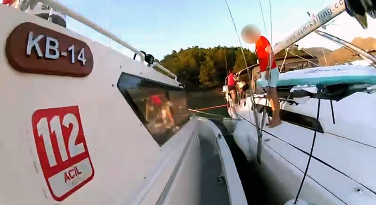 Ticari yatta yaralanan vatandaşa tıbbi tahliye