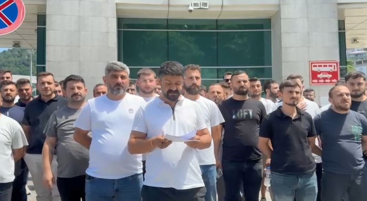 Tır sürücüleri Sarp Sınır Kapısında Gürcistana tepki gösterdi
