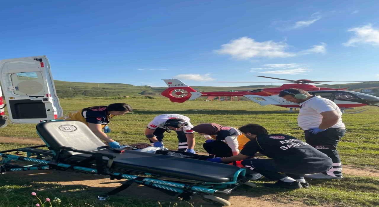 Trabzonda yaylada düşerek yaralanan şahıs helikopter ambulansla hastaneye ulaştırıldı