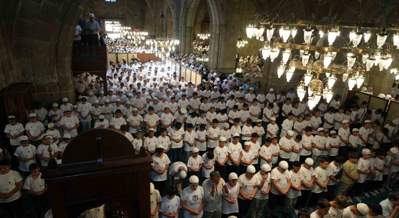 TÜGVA, Erzurumda 6 bin 237 öğrenciyi Ulu Camide buluşturdu