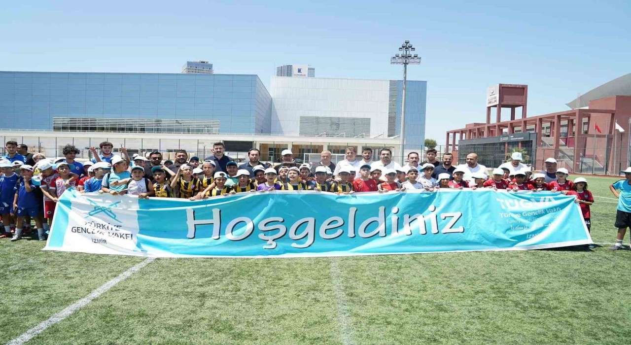 TÜGVA İzmirden 15 Temmuz şehitleri anısına futbol turnuvası