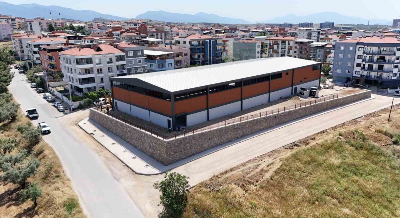 Turgutlu Belediyesi Mimar Ferdi Zeyrek Spor Kompleksinde sona yaklaşıldı