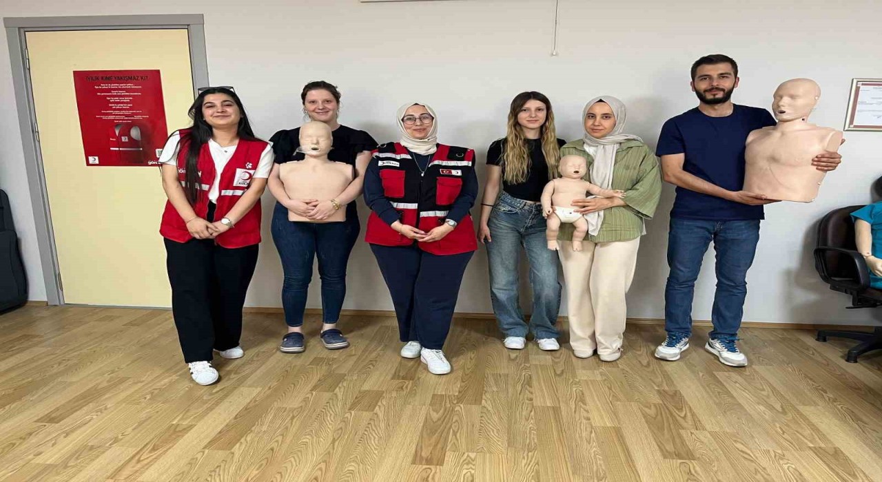 Türk Kızılaydan ilk yardım eğitimleriyle hem bilinçlendirme hem destek