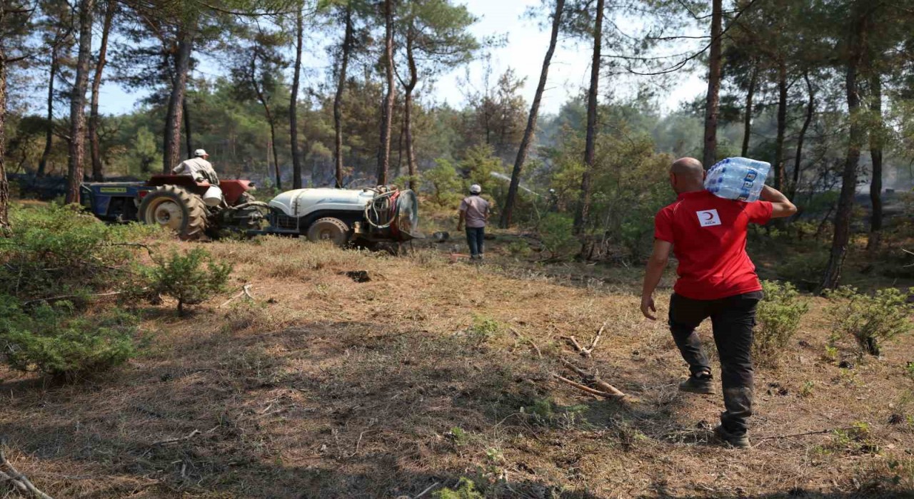Türk Kızılaydan orman yangını olan bölgelere yardım