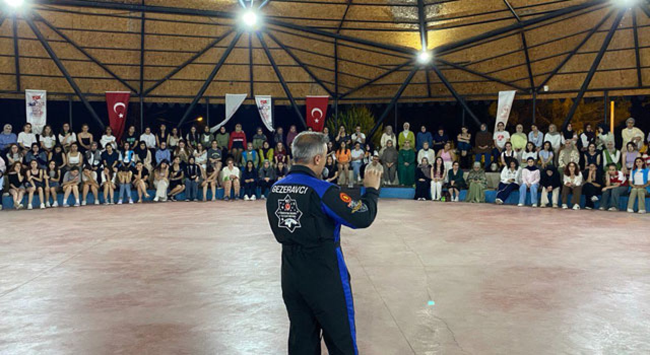 Türkiye’nin İlk Astronotu Gezeravcı Osmaniye’de Gençlerle Buluştu