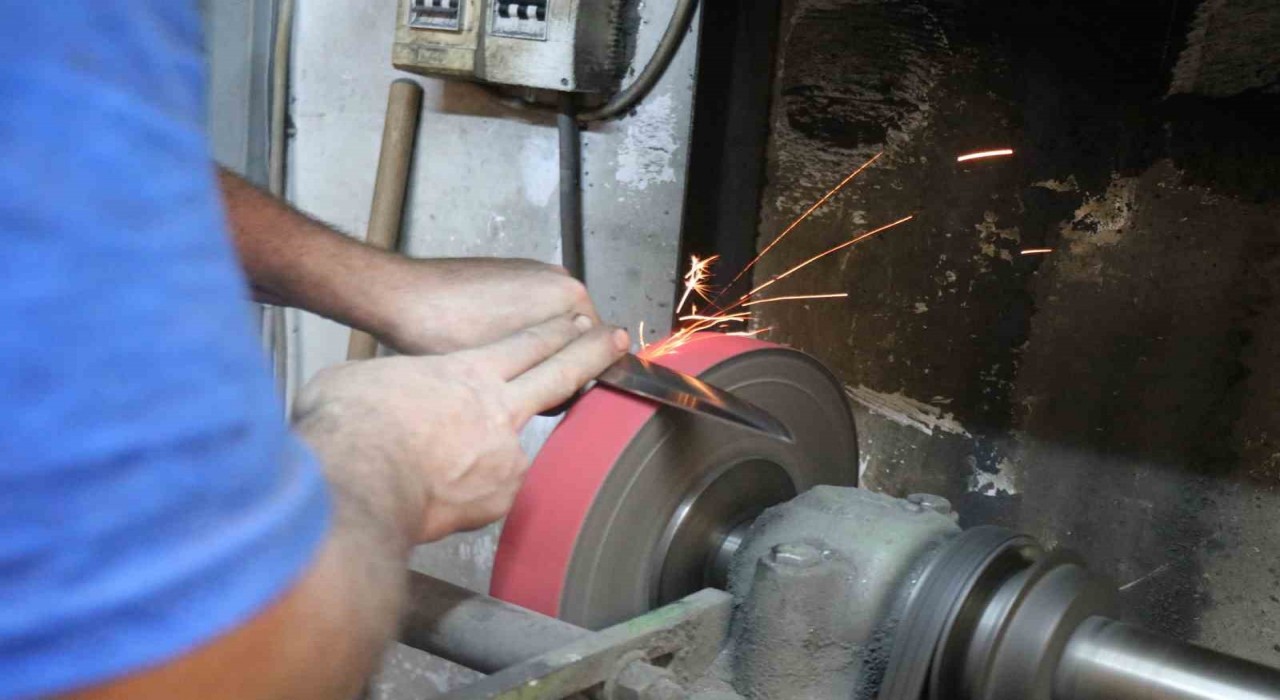 Türkiyenin ilk ve tek üniversiteli bıçakçıları sahaya iniyor