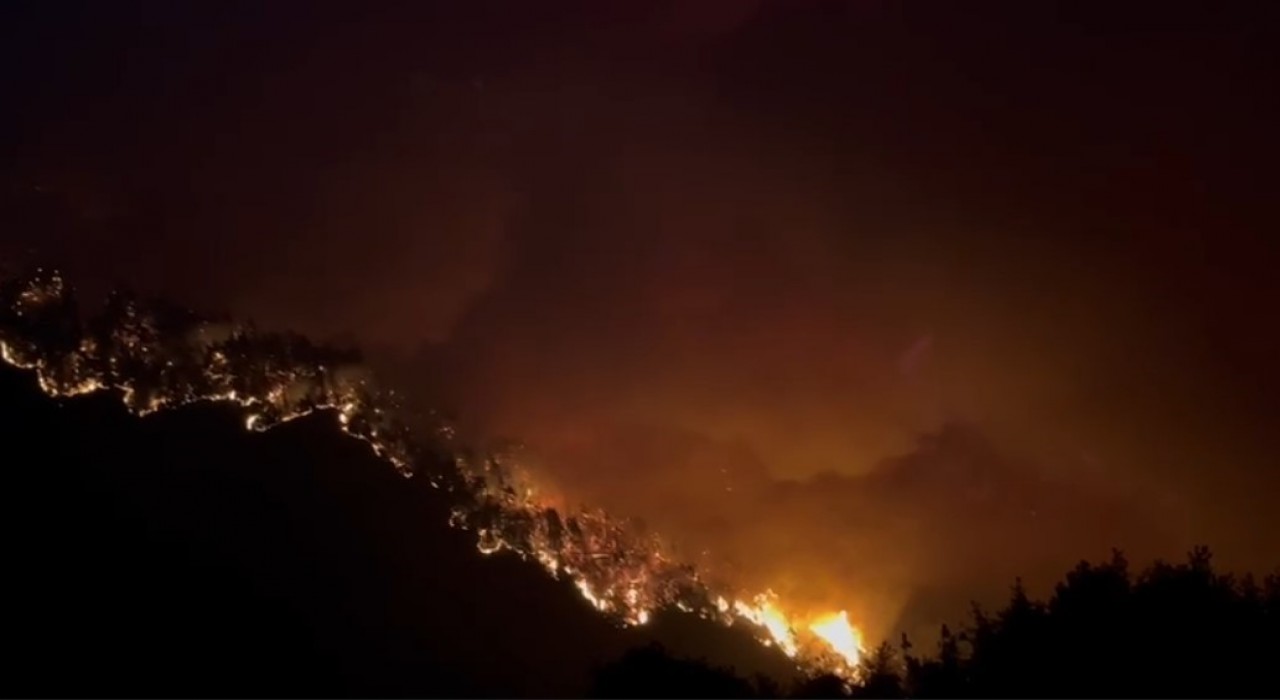 Ulaştırma ve Altyapı Bakanı Abdulkadir Uraloğlu yangın bölgesinde