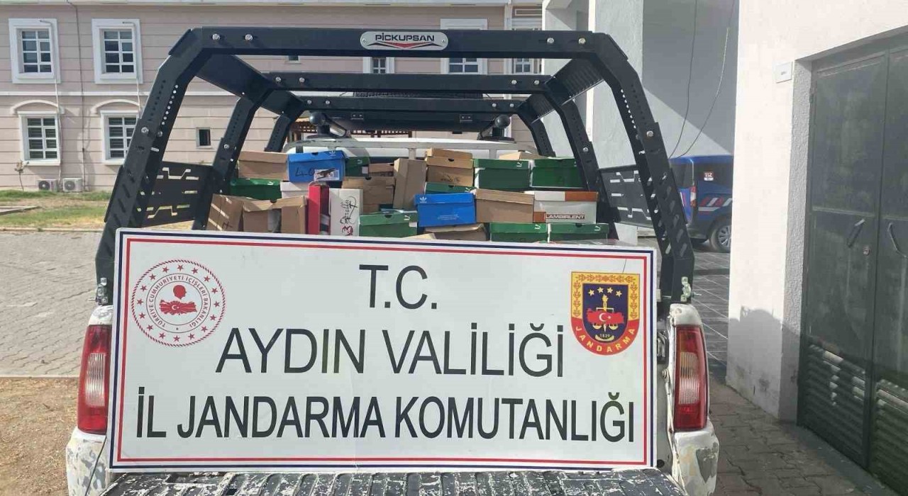 Ünlü markaların taklitlerini satmak istedi, Aydında yakayı ele verdi