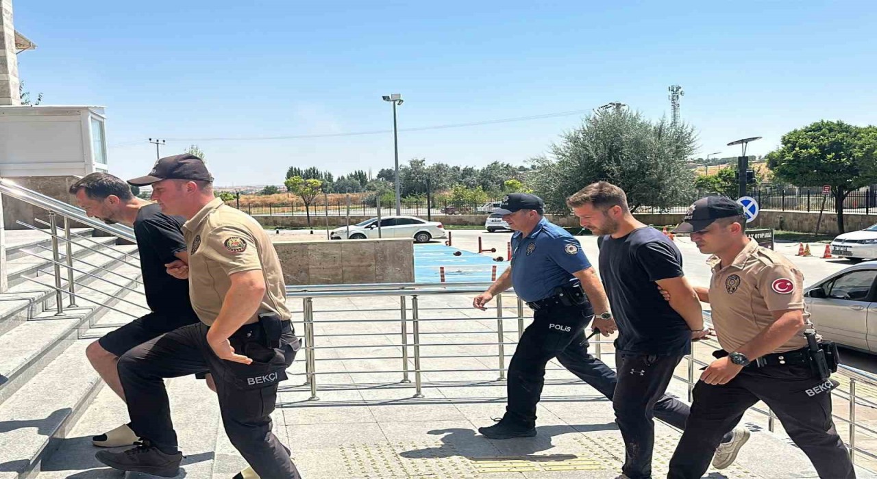 Uşakta 2 kişinin hayatını kaybettiği toprak kayması olayında şüpheli 2 kişi tutuklandı