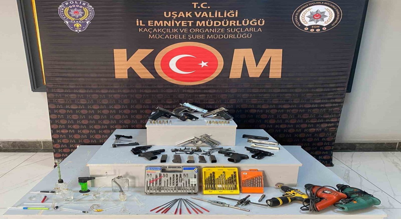 Uşakta çok sayıda ruhsatsız silah ele geçirildi
