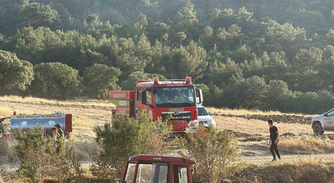 Uşakta ormanlık alana sıçrayan yangın kontrol altına alındı