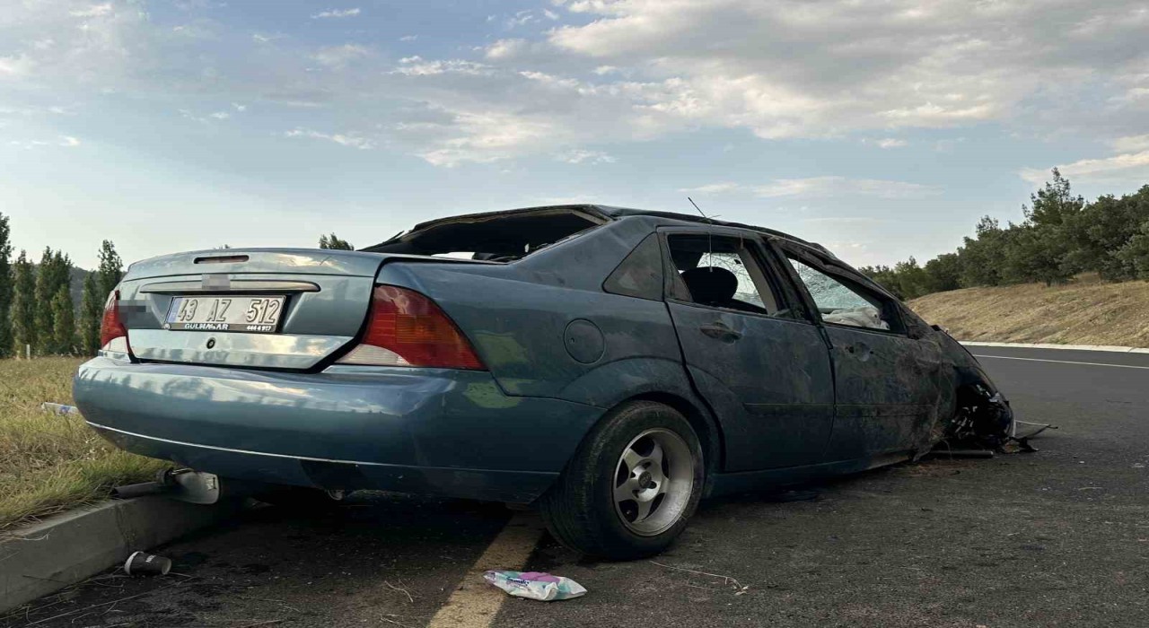 Uşakta otomobil takla attı: 5 yaralı