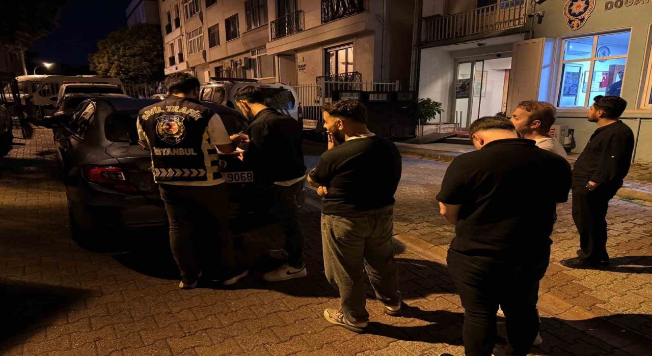 Üsküdarda düğün konvoyu yaparak yolu kapatan sürücülere para cezası