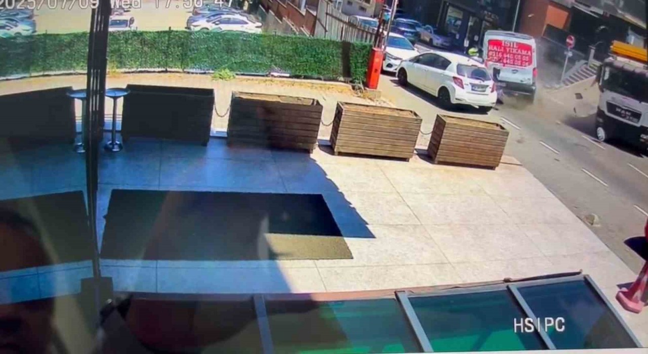 Üsküdarda feci kaza kamerada: Motosiklet sürücüsünün bacağı koptu