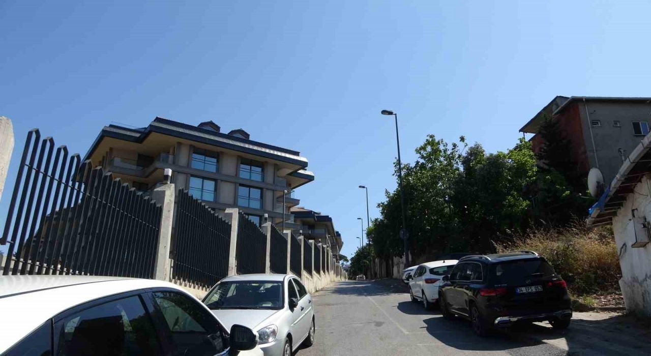 Üsküdarda mahalleliden belediyeye tepki: Sorunlar çözülmüyor, talepler göz ardı ediliyor