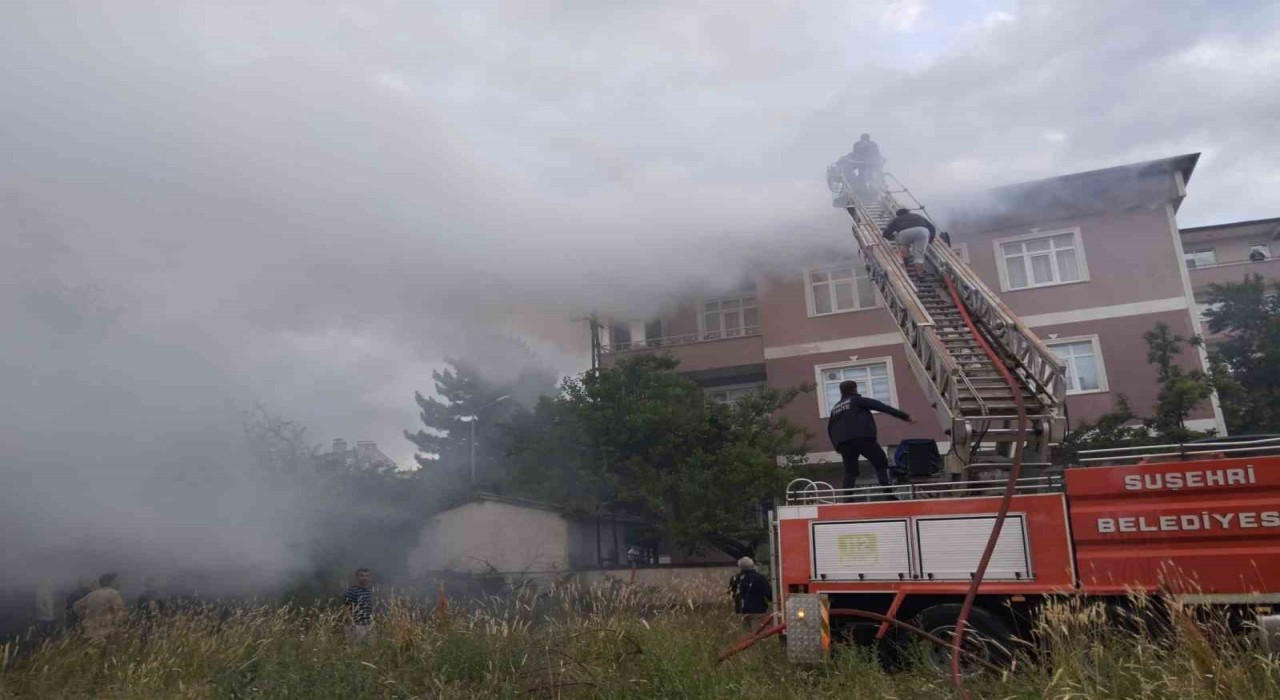 Uzmanı uyardı: Çatı aralarına bırakılan eşyalar yaz aylarında yangına davetiye çıkartıyor