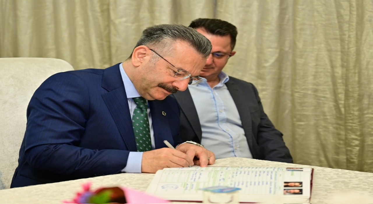 Vali Aksoy, polis memurunun kızının nikah şahidi oldu