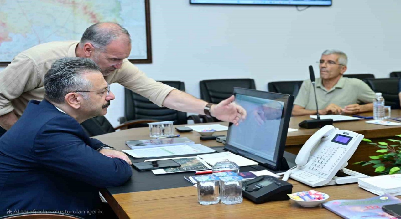 Vali Aksoy, yangınla ilgili gelişmeleri koordinasyon merkezinden takip ediyor