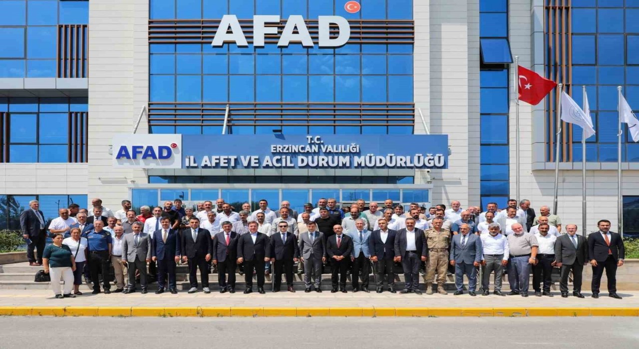 Vali Aydoğdu muhtarlarla toplantıda bir araya geldi