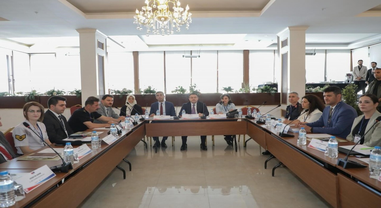 Vali Musa Işın, Koruyucu Aile Sisteminin Güçlendirilmesi Toplantısına katıldı