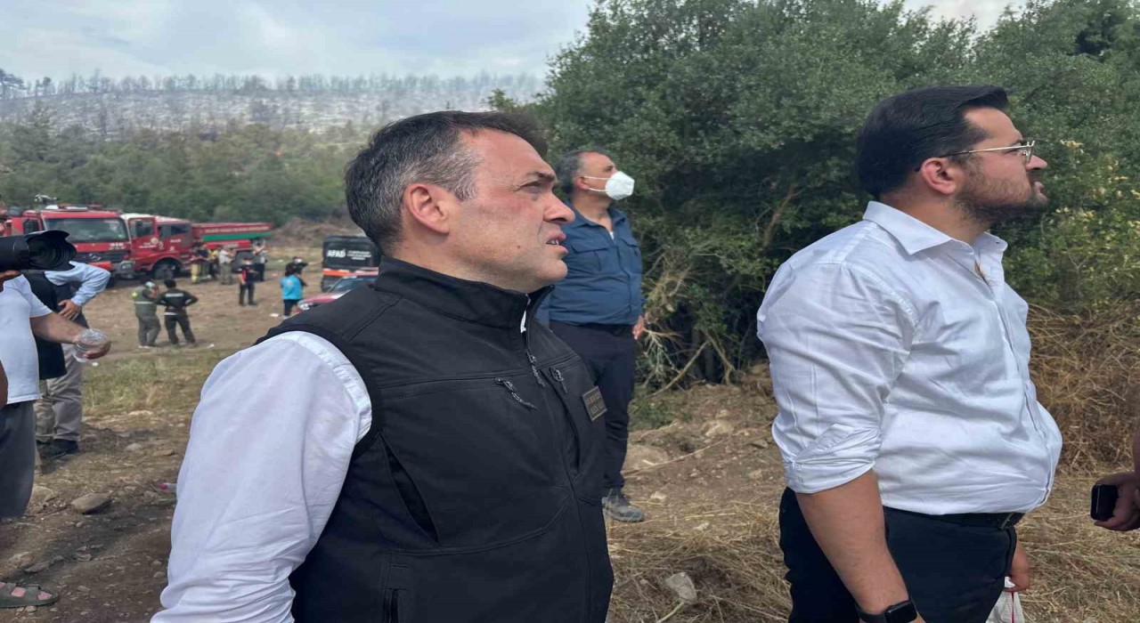 Vali Sözer, Vezirhandaki orman yangını yerinde takip ediyor