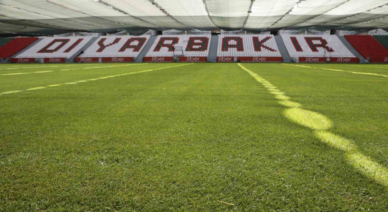 Vali Zorluoğlu, Diyarbakır Stadyumunda incelemelerde bulundu