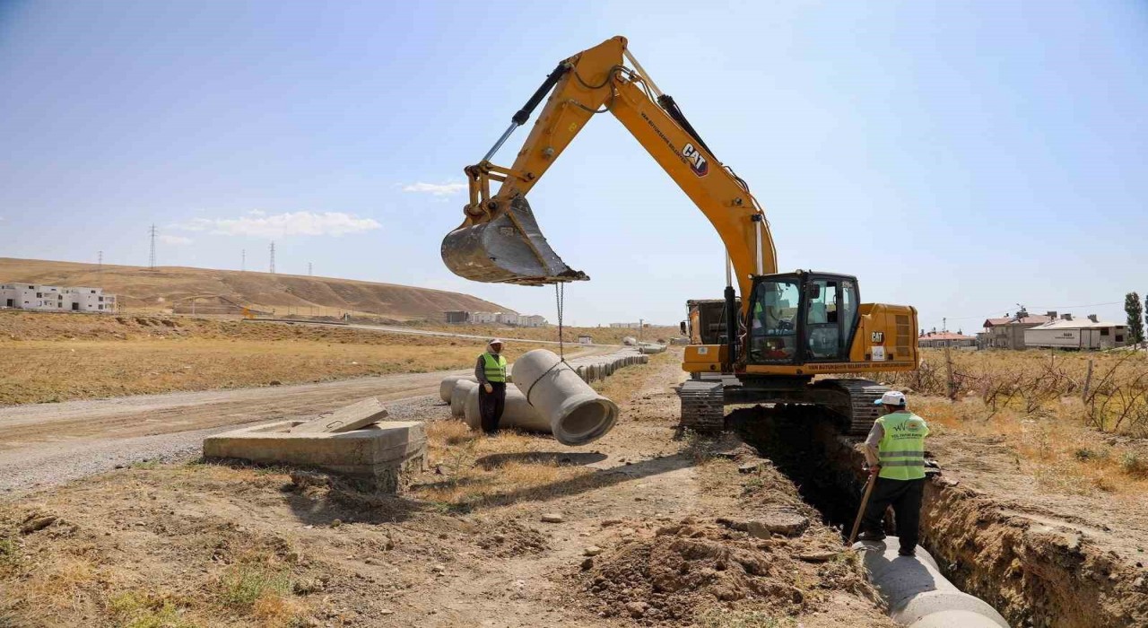 Van Büyükşehir Belediyesi Elmalık Yolunda çalışmalarını sürdürüyor