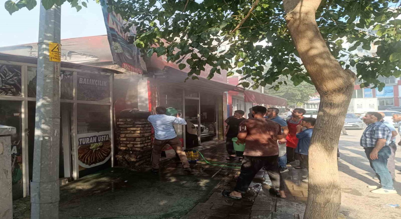 Vanda iş yerinde yangın paniği: İlk müdahaleyi vatandaşlar yaptı