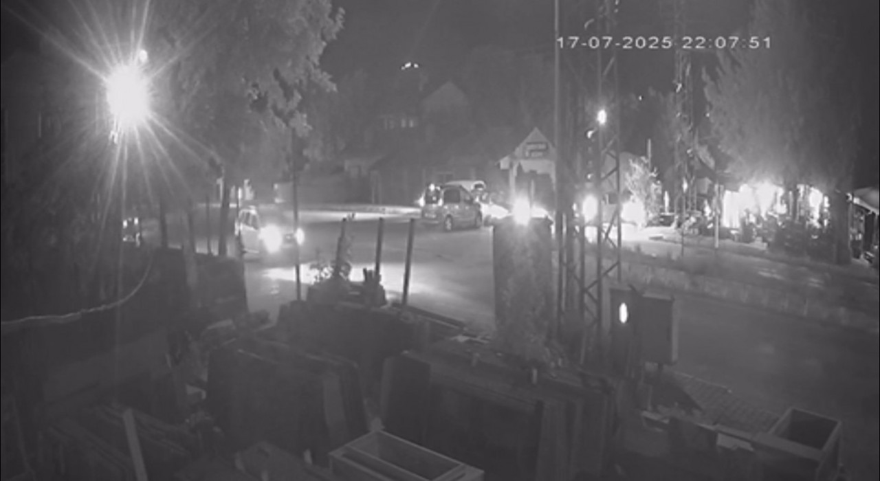 Vanda üç aracın karıştığı kazanın kamera görüntüleri ortaya çıktı