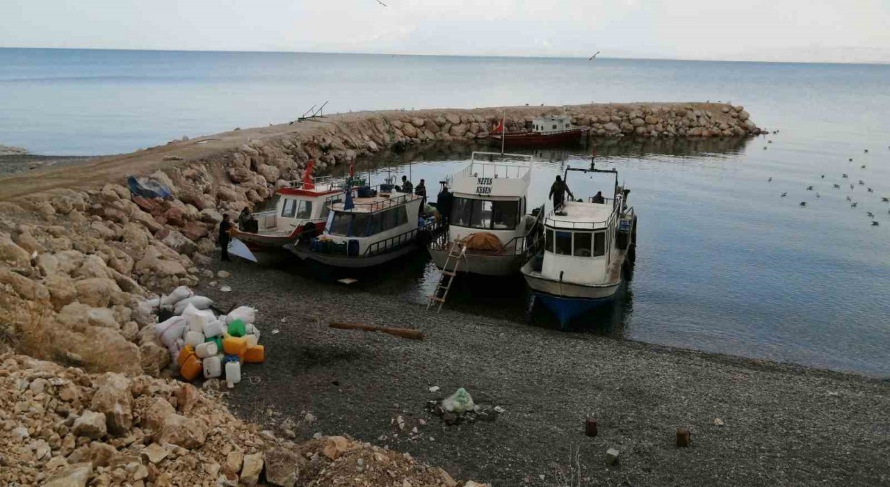 Vanlı balıkçılar yarın Vira Bismillah diyecek