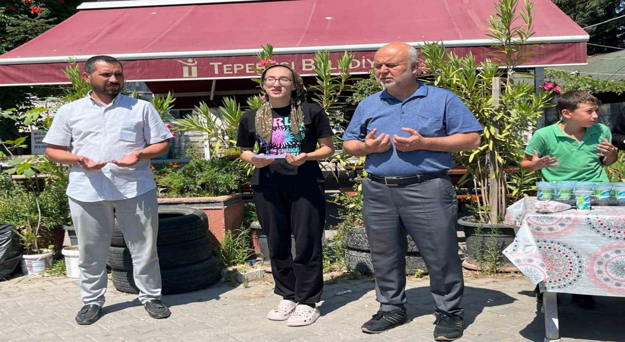 Vefat eden oğlu için Kuran kursu öğrencilerine ikramda bulundu