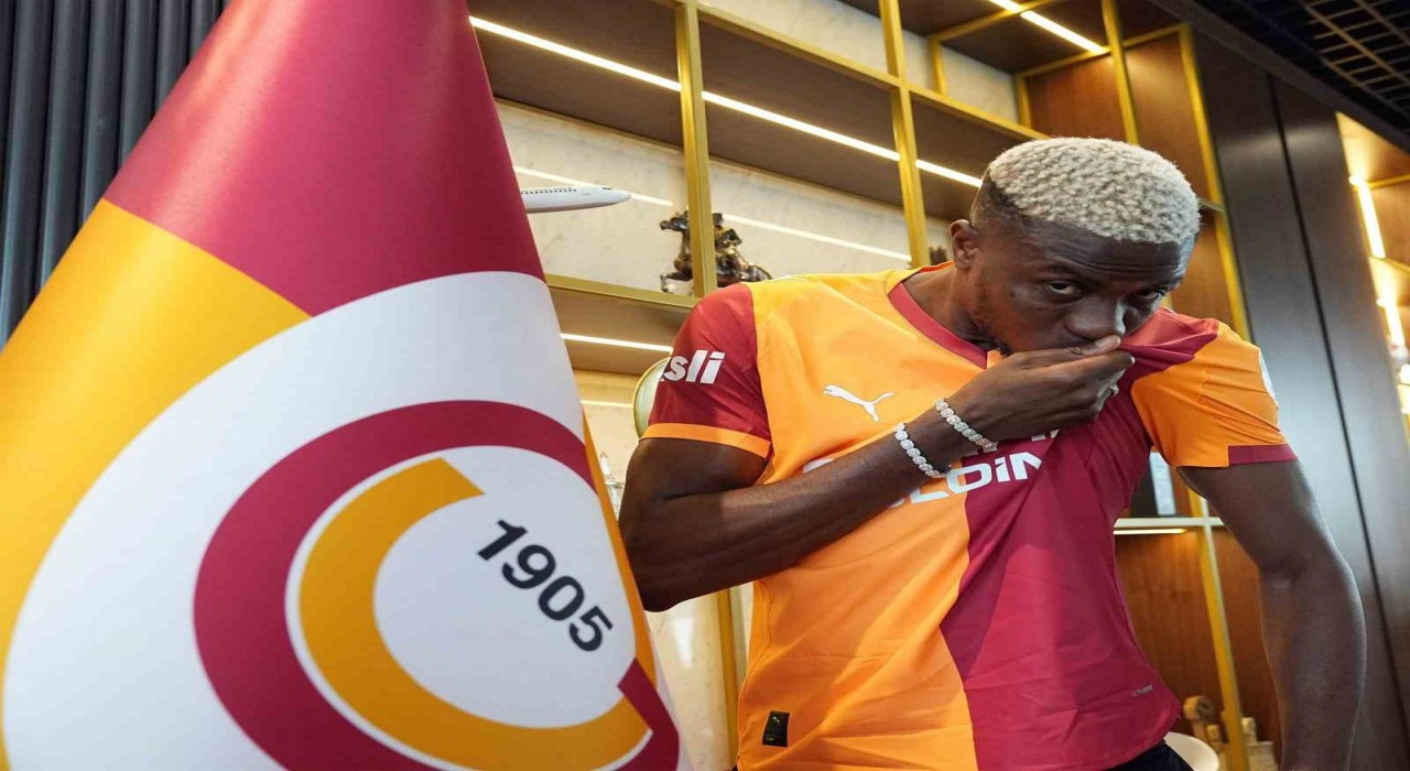 Victor Osimhen: Çok daha büyük başarılara imza atacağımıza inanıyorum
