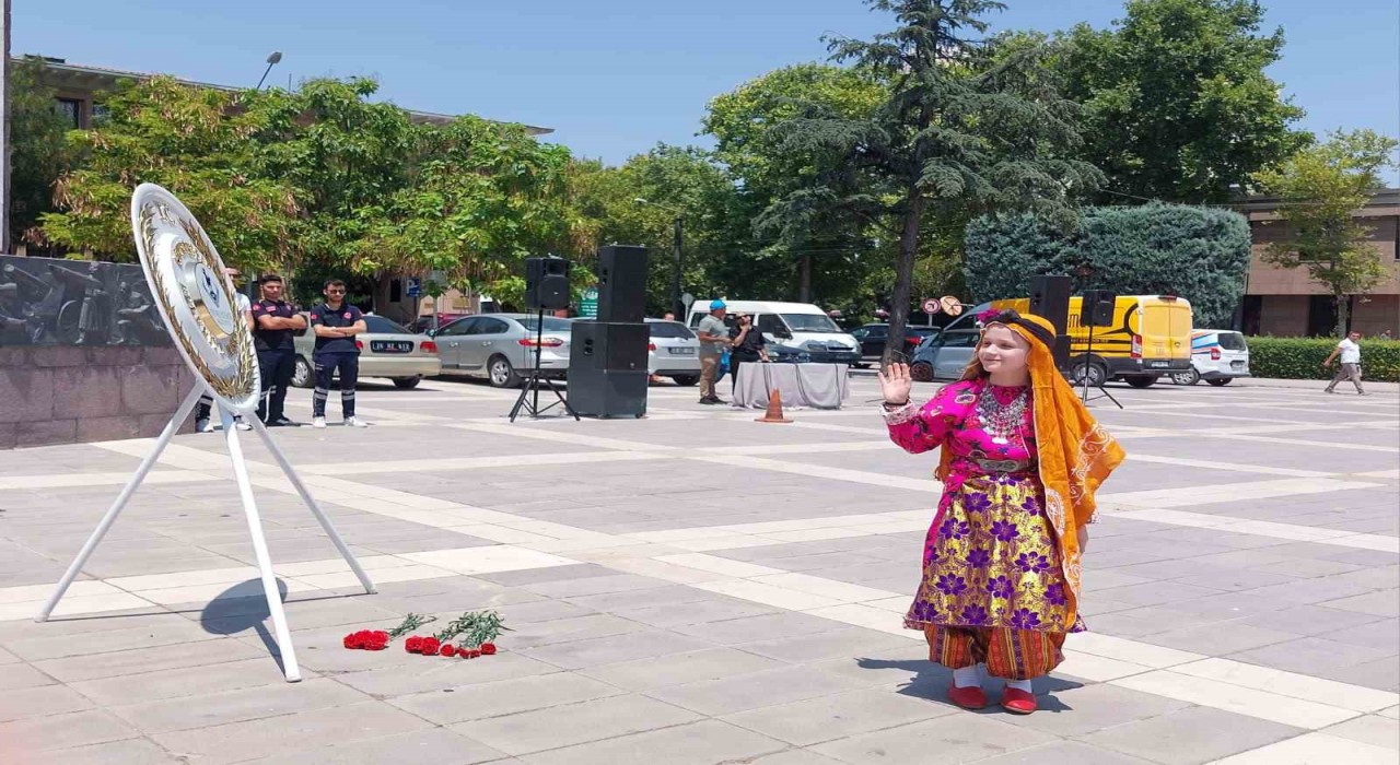 Vilayet Meydanında festival etkinliği