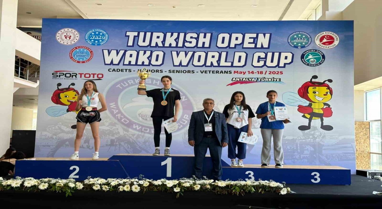 Yağmur Denizliden kick boksta tarihi zafer