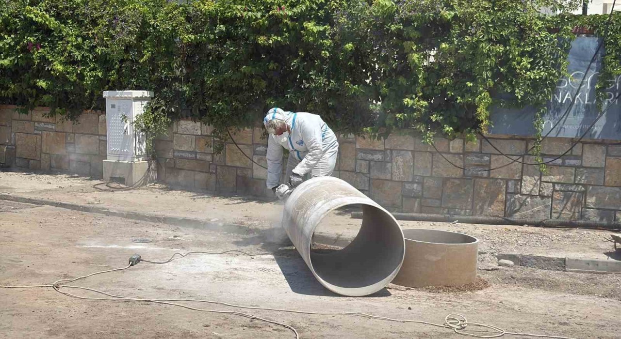 Yahşide su isale hattı patladı, yol trafiğe kapandı