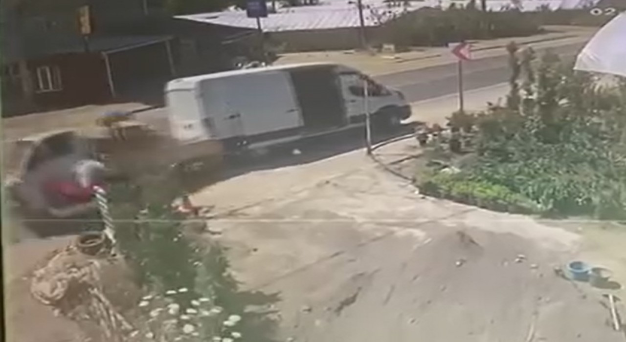 Yalovada 4 aracın karıştığı trafik kazası kamerada