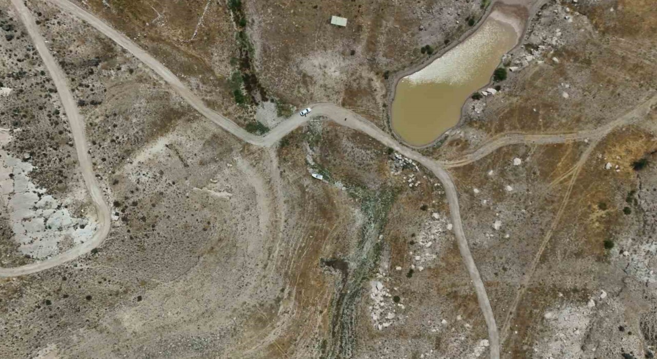 Yamula Barajında sular çekildi, eski mahalle ortaya çıktı