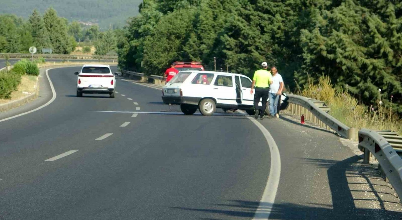 Yanan otomobil itfaiye ekiplerini alarma geçirdi