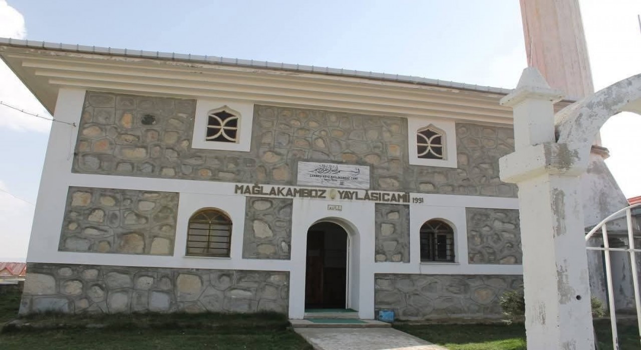 Yangın çıkan cami büyük hasar aldı, Kuran-ı Kerimler zarar görmedi