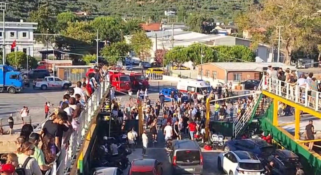 Yangın çıkan feribot Marmara Adasına yanaştı