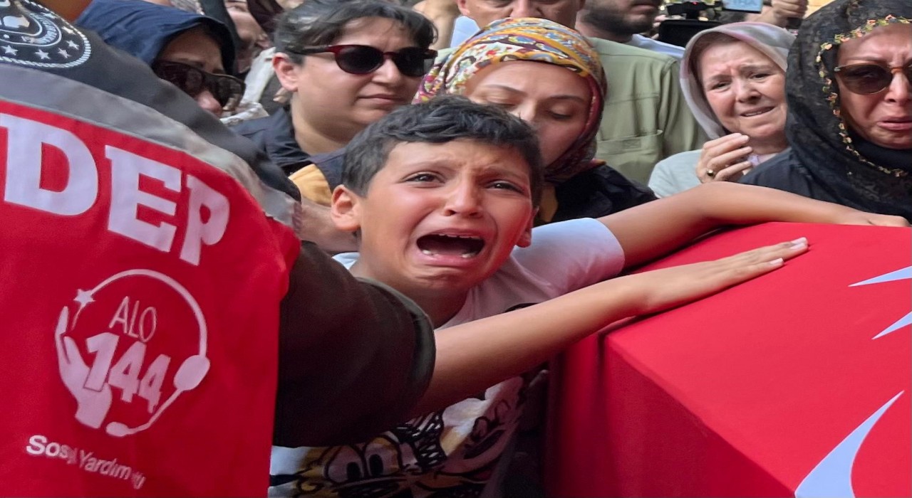 Yangın şehidinin oğlu Baba, ben sensiz ne yapacağım? diye feryat etti