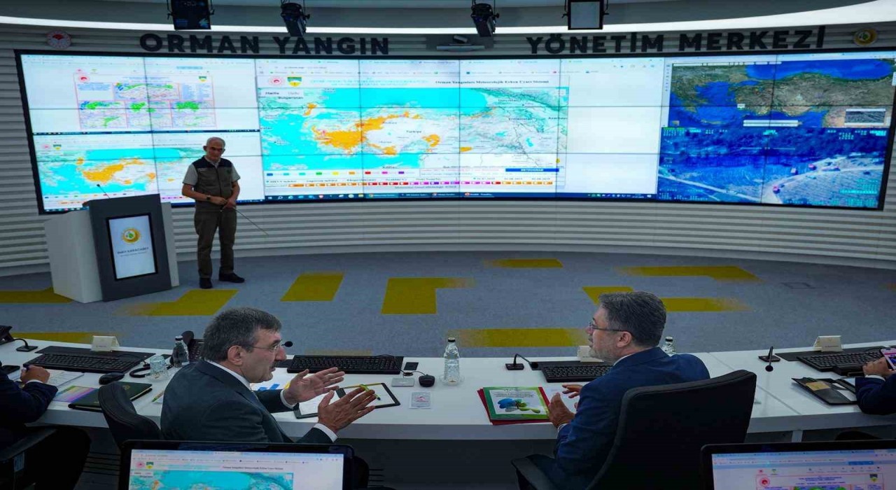 Yangın Yönetim Merkezindeki toplantıda bakanlar orman yangınlarını ele aldı