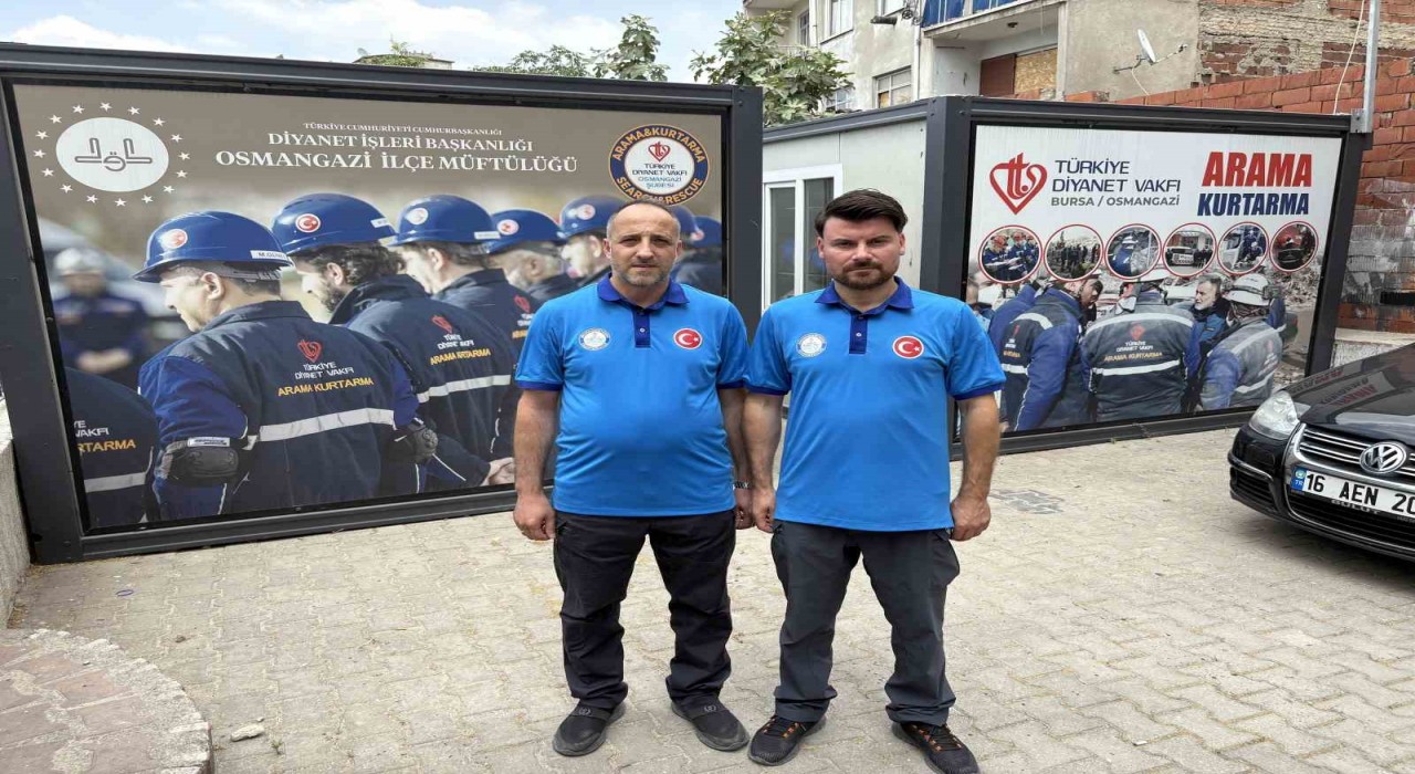 Yangınla mücadele arasında araç üzerinde namazını kılan kahramanlar İHAya konuştu