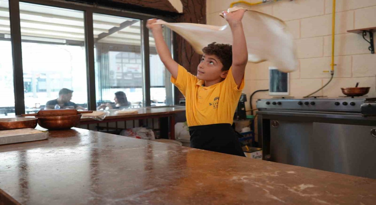 Yaşı küçük marifeti büyük