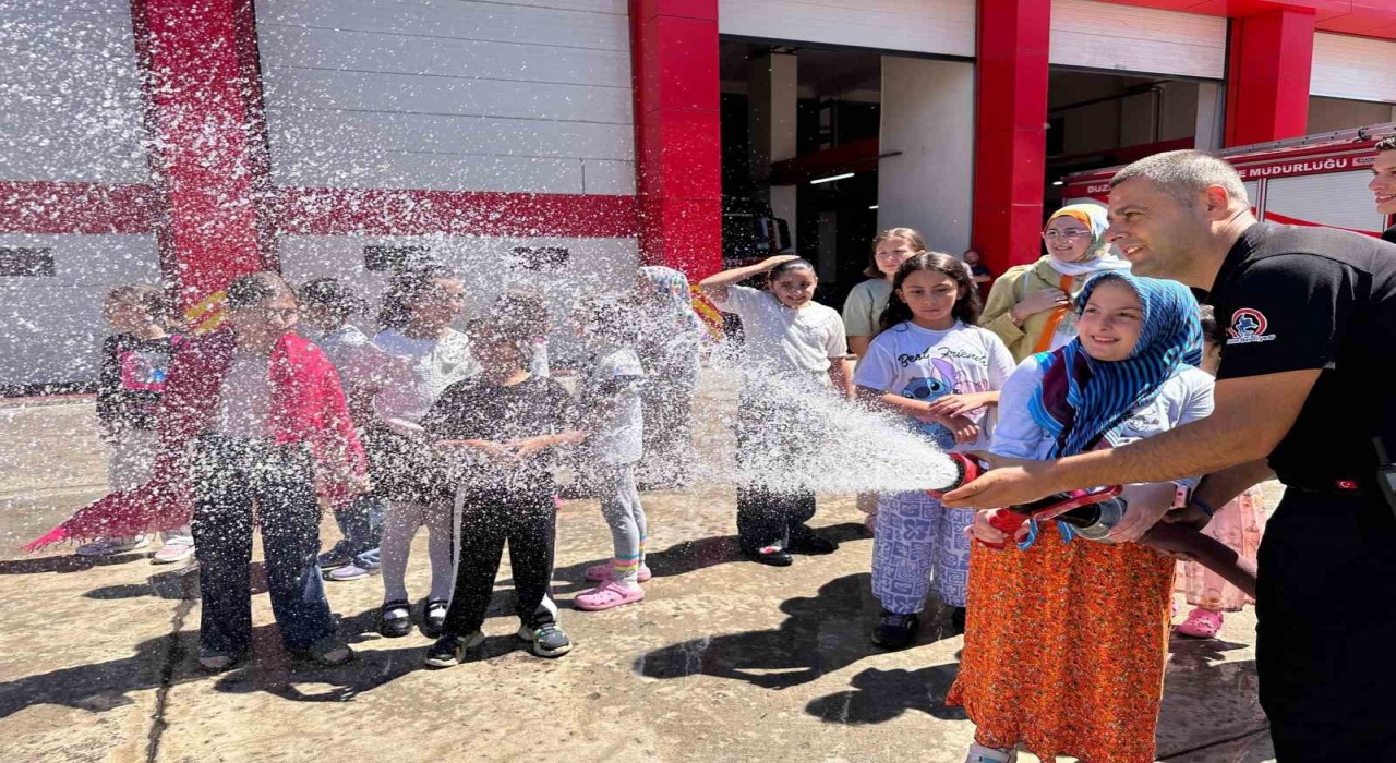 Yaz kulübü öğrencileri itfaiyeye gezdi
